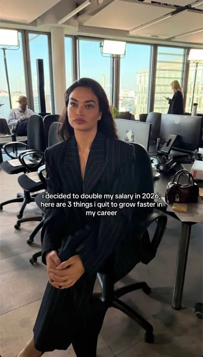 TikTok slideshow cover: 3 things I quit to grow faster in my career