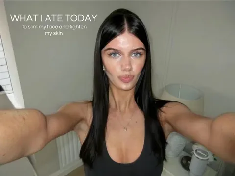 TikTok slideshow cover: WHAT I ATE TODAY to slim my face and tighten my skin