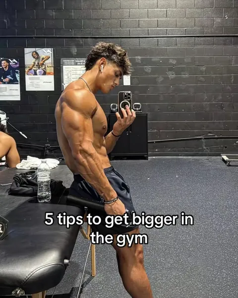 TikTok slideshow cover: Tips to Get Bigger in the Gym