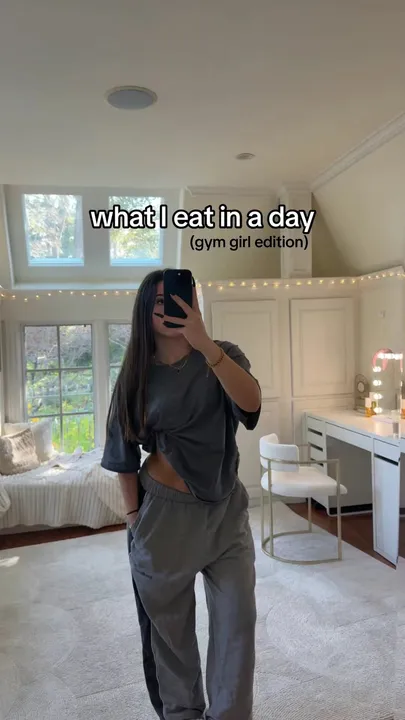 Original slideshow: what I eat in a day (gym girl edition)