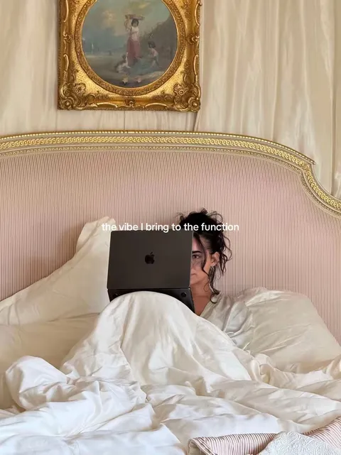 TikTok slideshow cover: The vibe I bring to the function