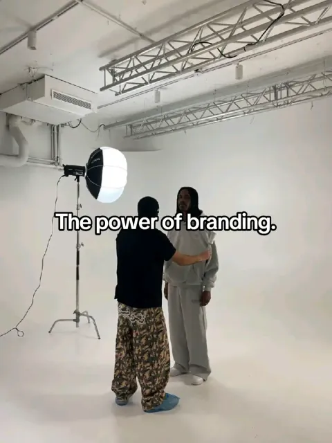 TikTok slideshow cover: The power of branding