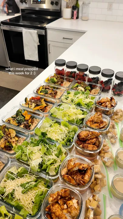 TikTok slideshow cover: what i meal prepped this week for 2 :)