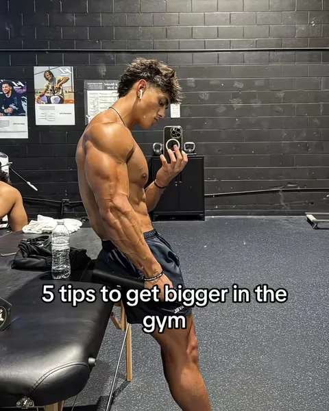 TikTok slideshow cover: 5 tips to get bigger in the gym