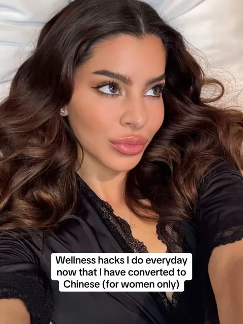 Portada del carrusel de TikTok: Wellness hacks I do everyday now that I have converted to Chinese (for women only)