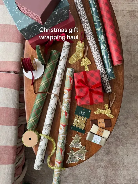 TikTok slideshow cover: Christmas gift wrapping haul