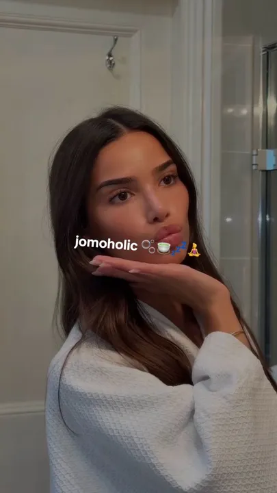 TikTok slideshow cover: jomoholic