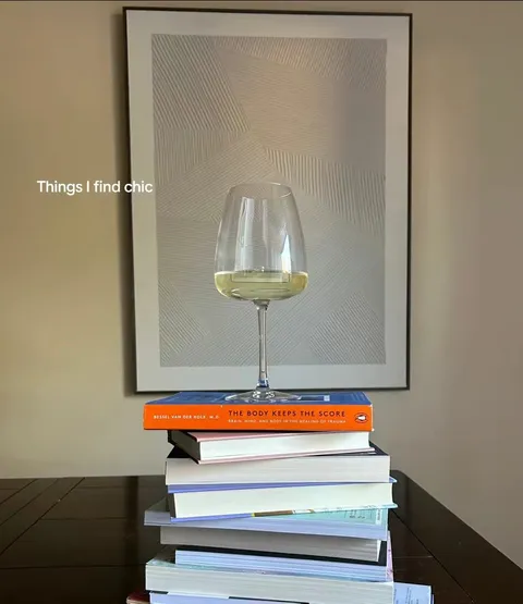 TikTok slideshow cover: Things I find chic