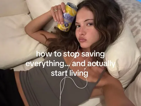 TikTok slideshow cover: how to stop saving everything... and actually start living