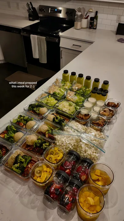 TikTok slideshow cover: Weekly Meal Prep Overview