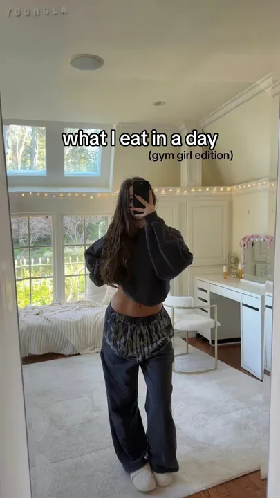 TikTok slideshow cover: what I eat in a day (gym girl edition)
