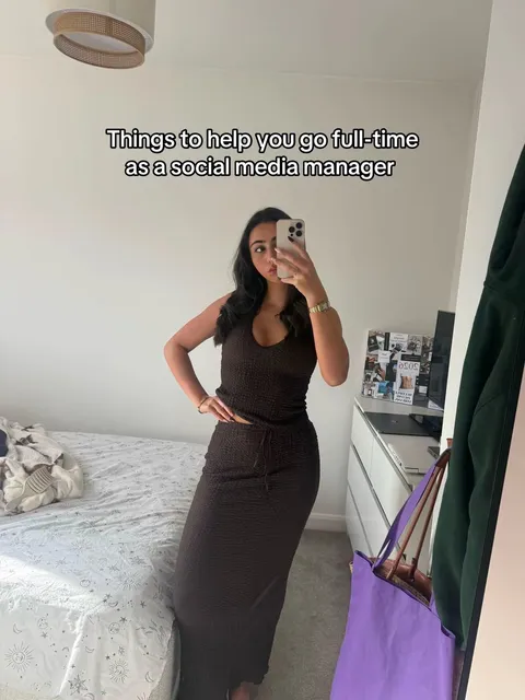 TikTok slideshow cover: Becoming a Full-Time Social Media Manager