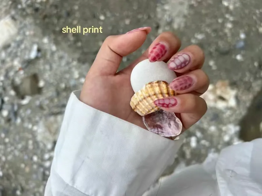Summer nail inspo (Slide 2 of 5)
