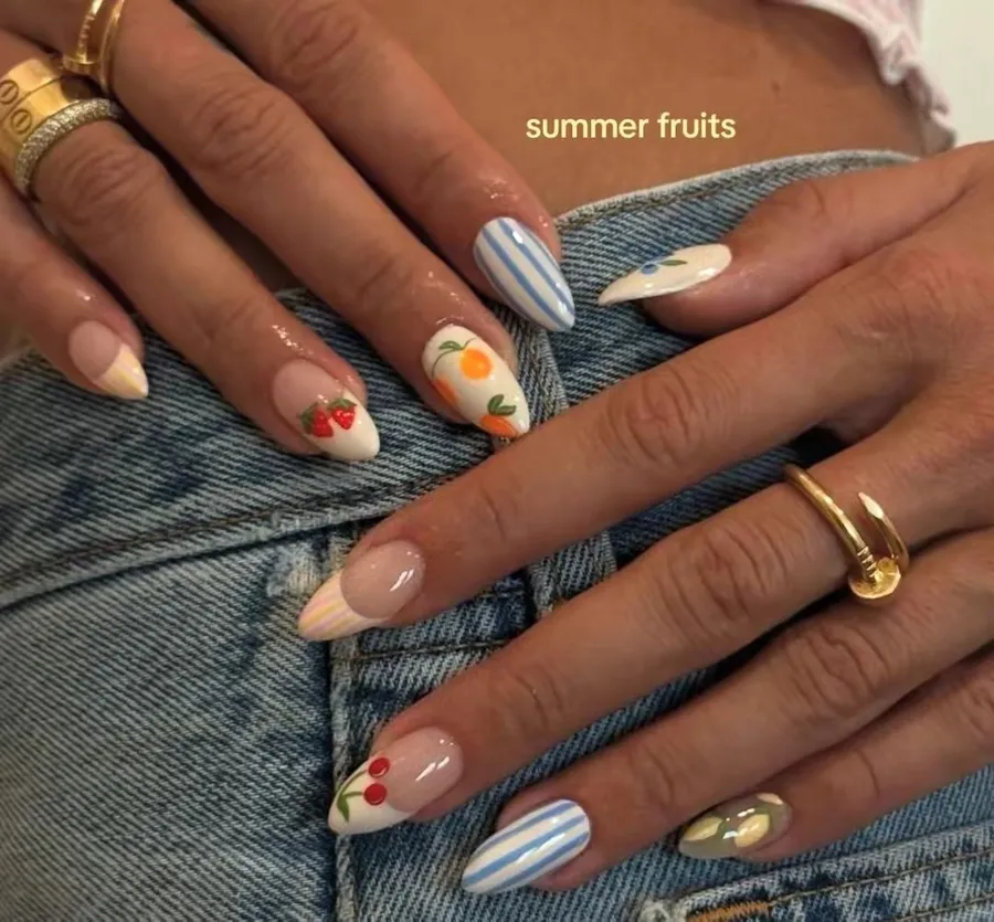 Summer nail inspo (Slide 4 of 5)