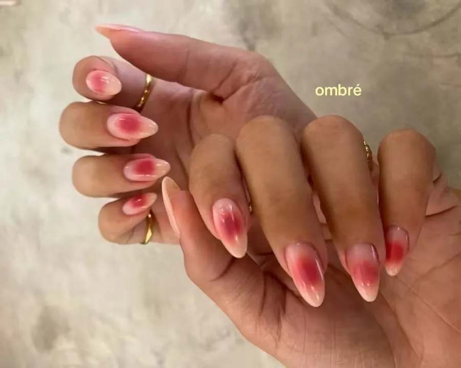 Summer nail inspo (Slide 5 of 5)