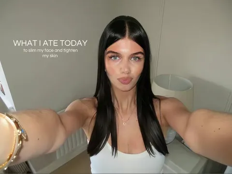 TikTok slideshow cover: WHAT I ATE TODAY