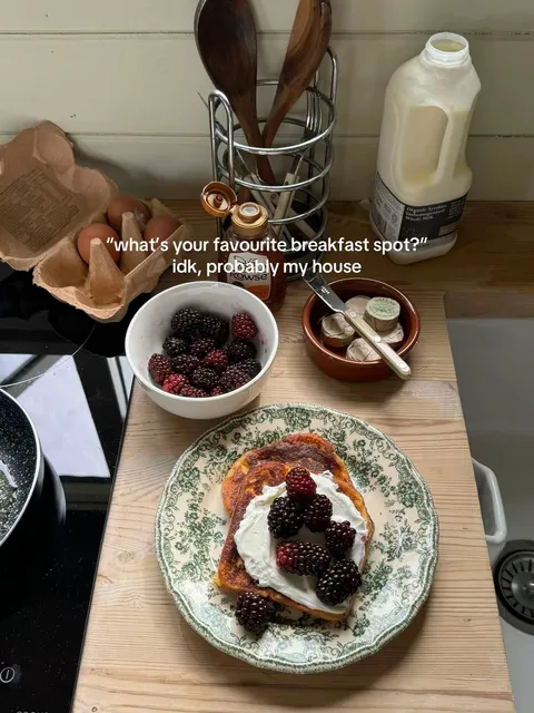 TikTok slideshow cover: what's your favourite breakfast spot?