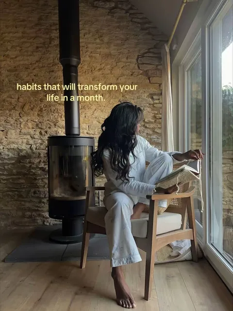 TikTok slideshow cover: habits that will transform your life in a month.