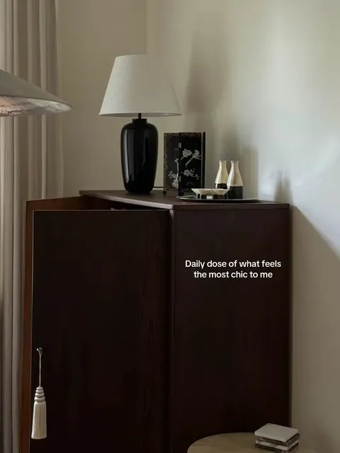 TikTok slideshow cover: Daily Dose of Chic