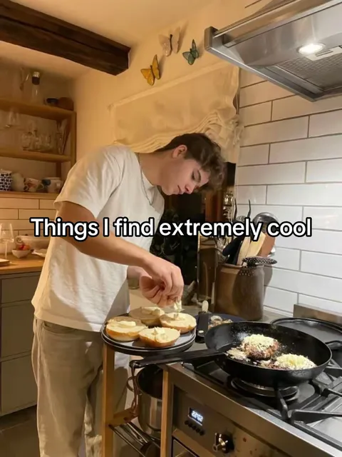 TikTok slideshow cover: Extremely Cool Things
