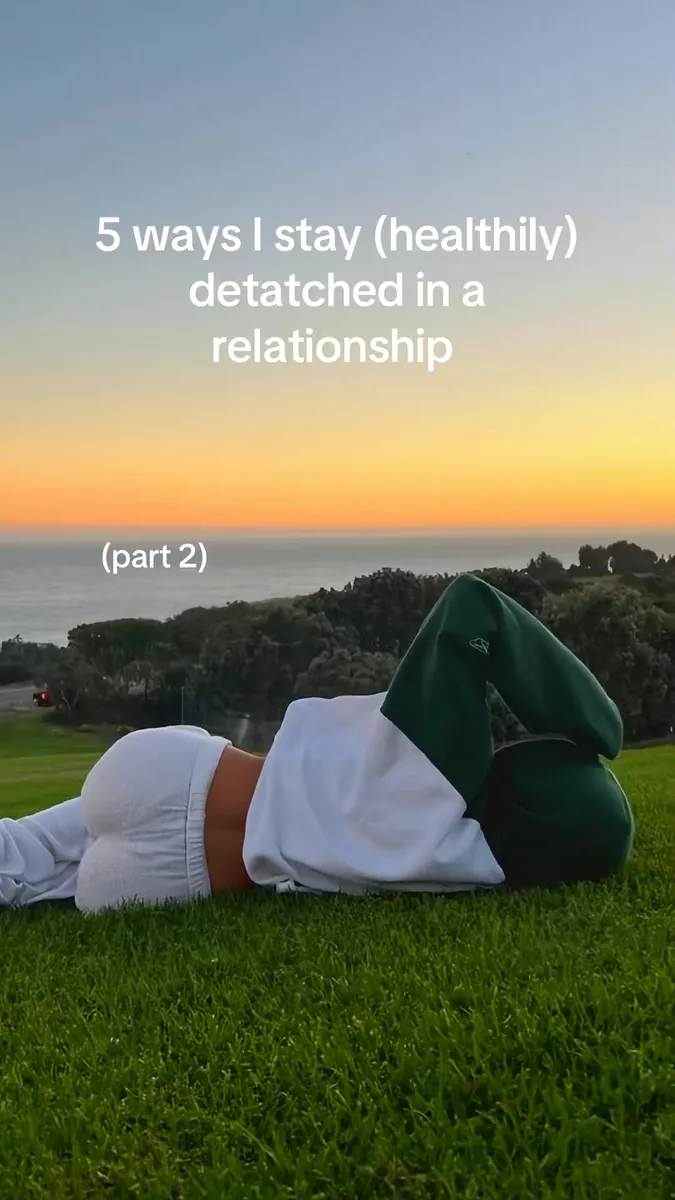 Portada del carrusel de TikTok "5 ways I stay (healthily) detached in a relationship" de @jadeinwaves