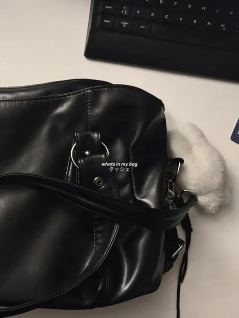TikTok slideshow cover: whats in my bag