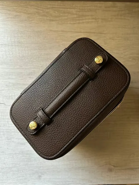 Original slideshow: Brown Leather Case