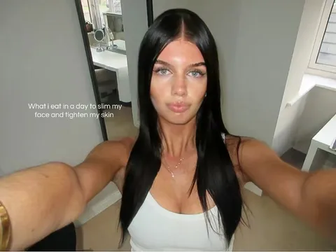 TikTok slideshow cover: What i eat in a day to slim my face and tighten my skin